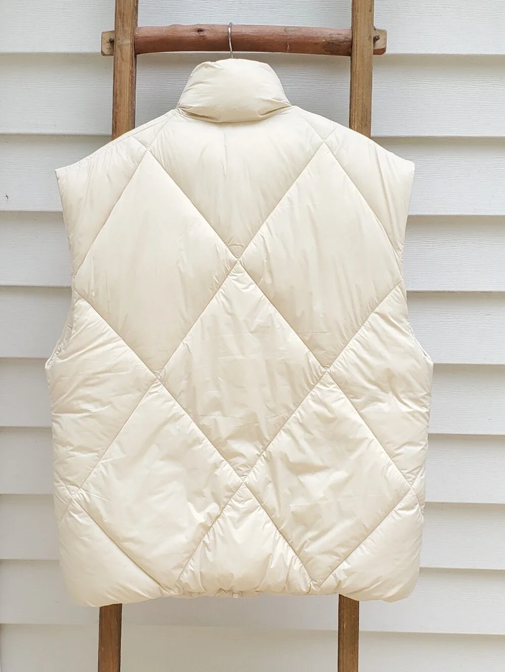Abercrombie and Fitch Oversized Quilted Puffer Vest Jacket Size M - Picture 3 of 5
